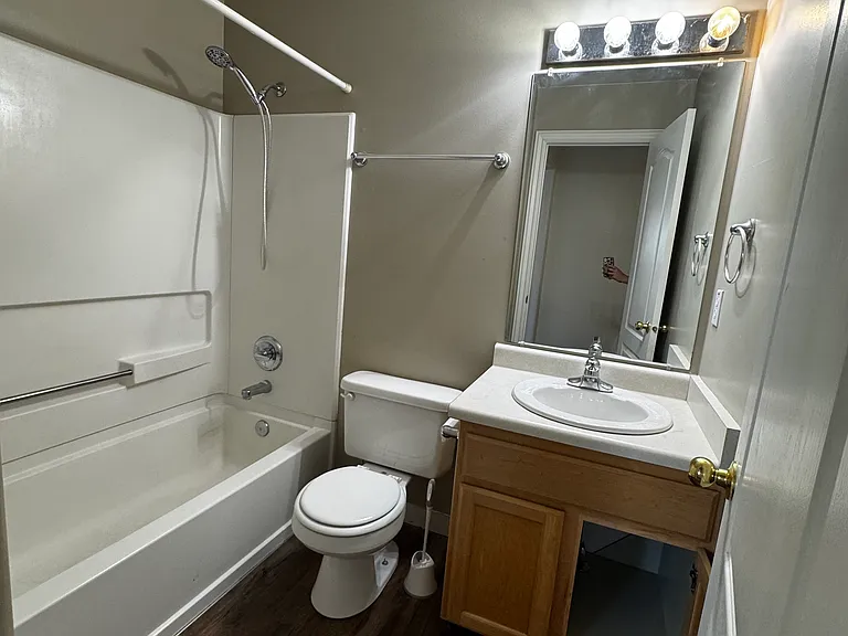 2297 E Hawthorne St — Photo 9