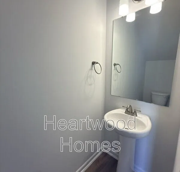 121 Bartlett Dr — Photo 36