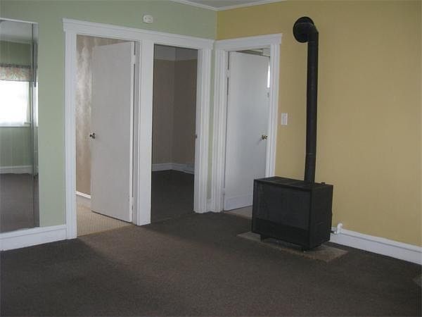 2nd image of 721 Bay St APT 1W