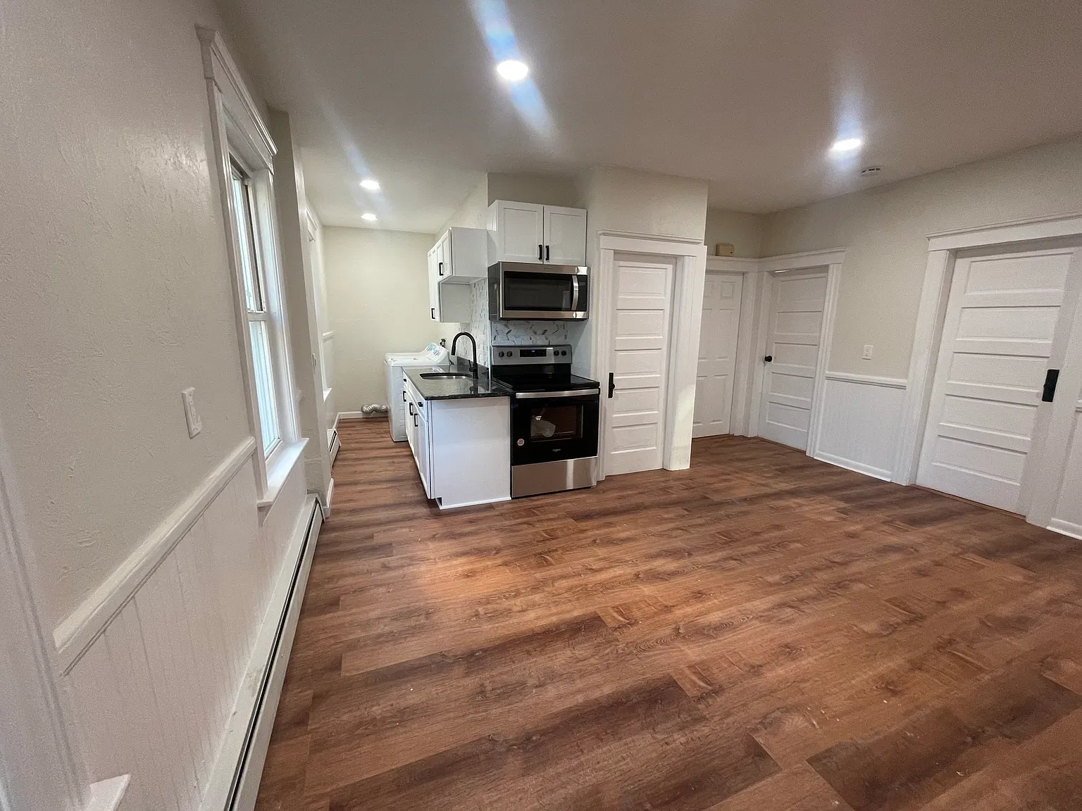 3 bed, 1100 sqft, $2,200 — Photo 2