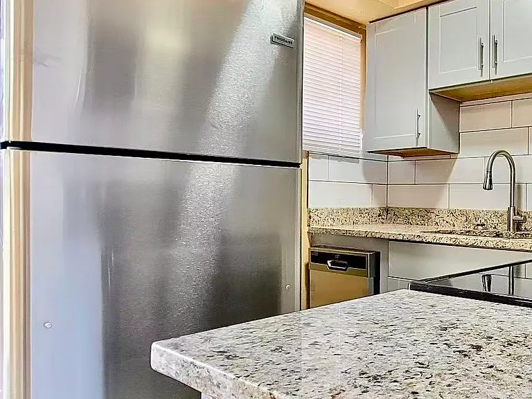 2408 Linhart Ave — Photo 3