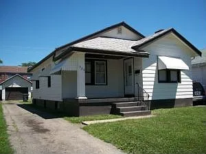 325 E Bruce Ave photo 1
