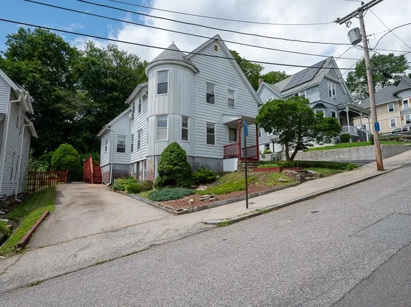 3 Arbor Vitae St, Worcester, MA 01603