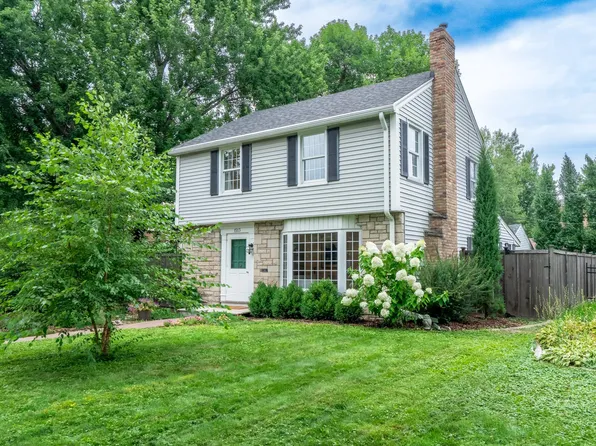 1513 California Ave W, Falcon Heights, MN 55108
