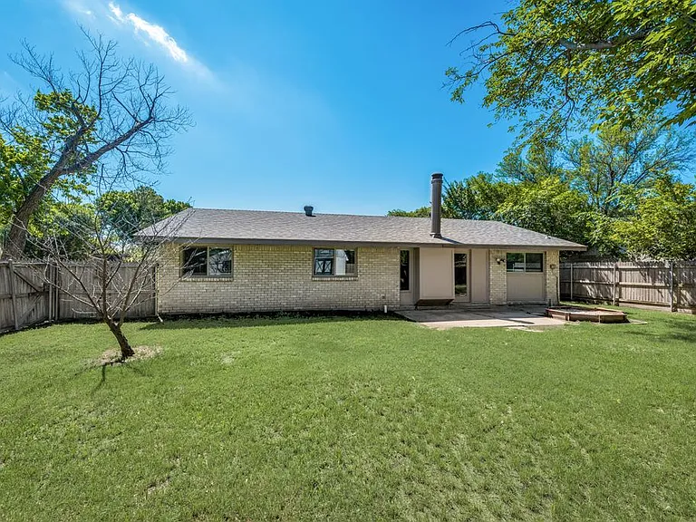 901 Hudson Dr — Photo 11