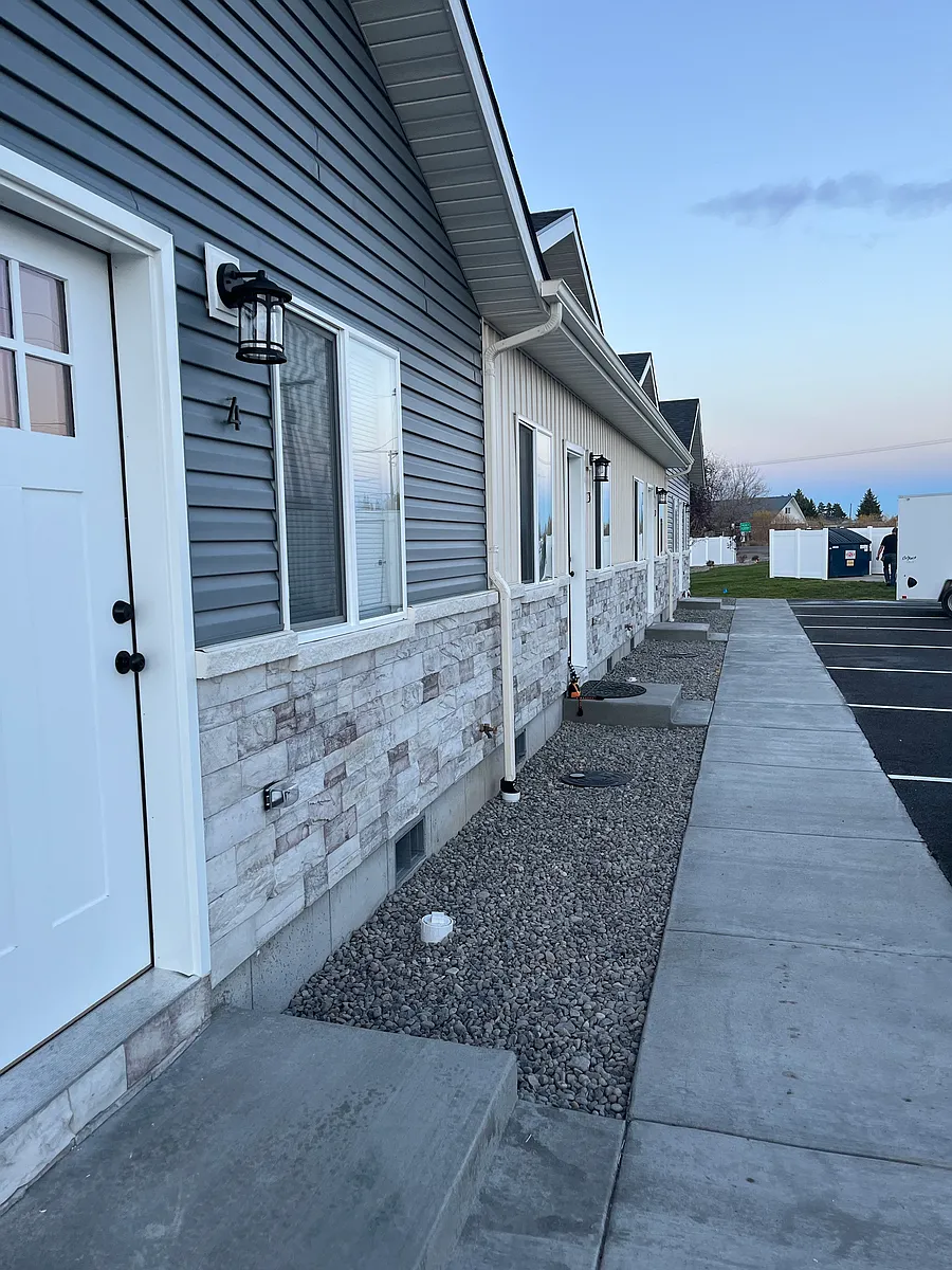 Photo 2 of 9 - 469 Teton Dr #6 - Saint Anthony, ID Building Photo - 469 Teton Dr #6