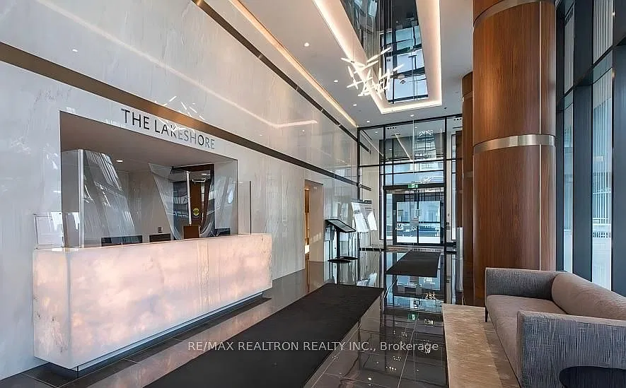 19 Bathurst St — Photo 3
