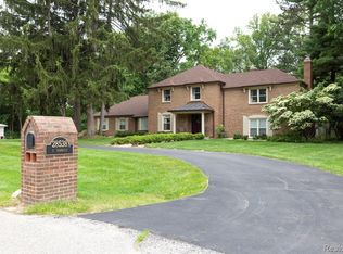 28538 S Harwich Dr, Farmington Hills, MI