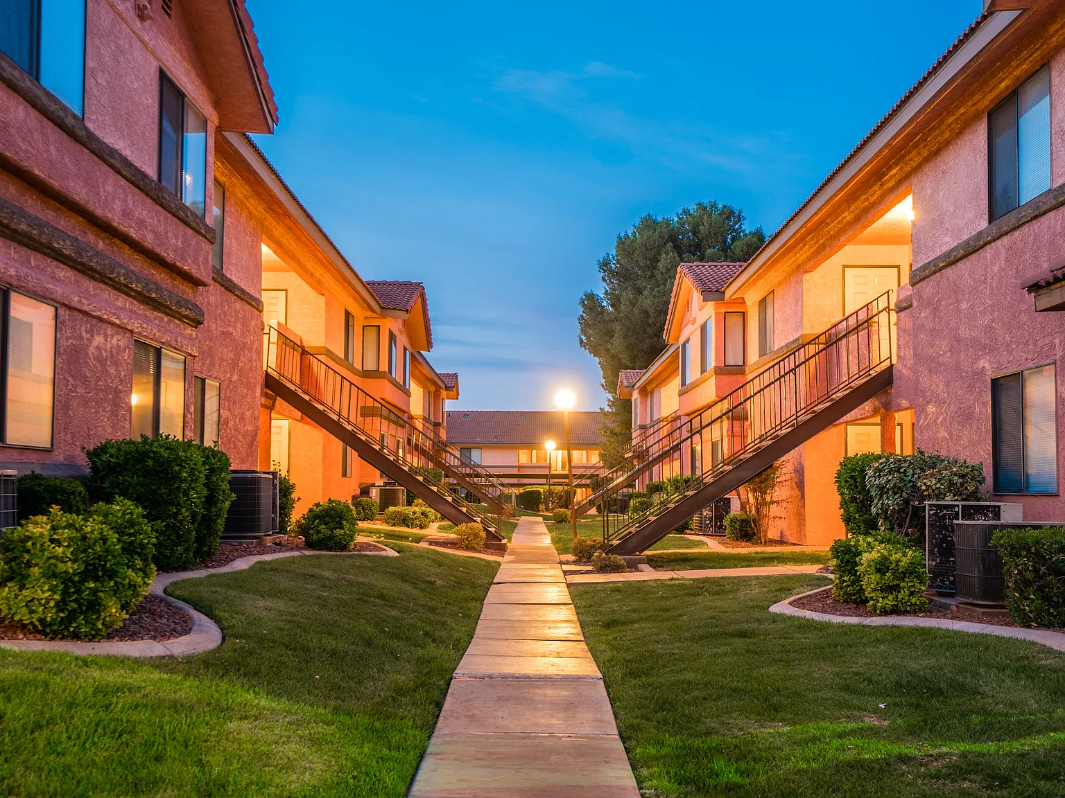 Sunset Springs Apartments — Photo 1