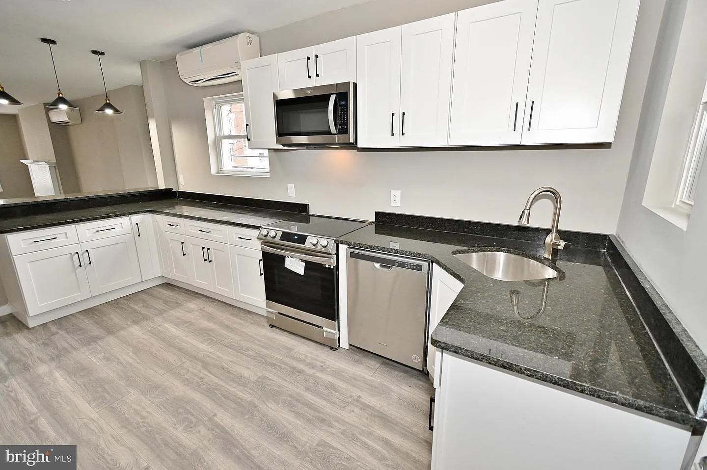 4 bed, 1484 sqft, $1,800 — Photo 2