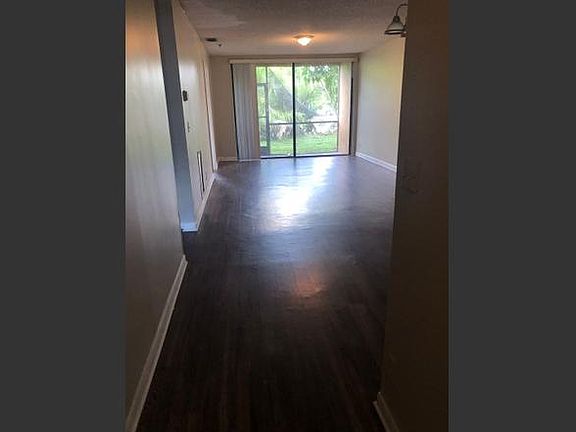 4th image of 399 NW 19th St #4db69d0cf