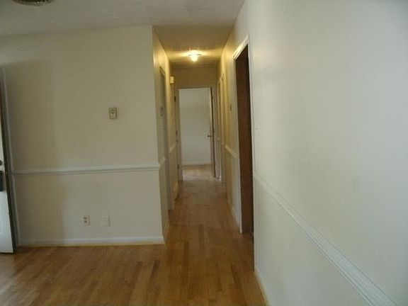 5th image of 127 Chilton Ct