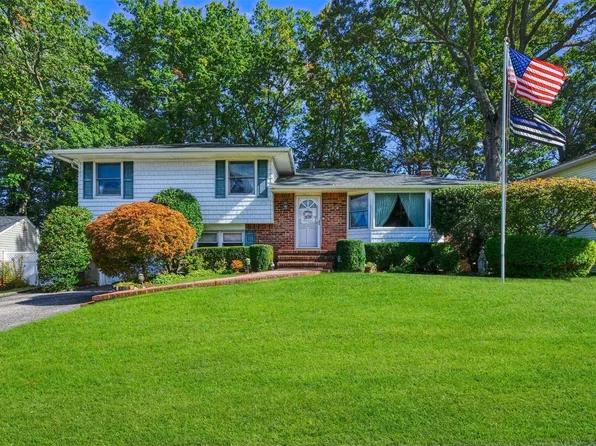 13 Wood Drive, Oyster Bay, NY 11771