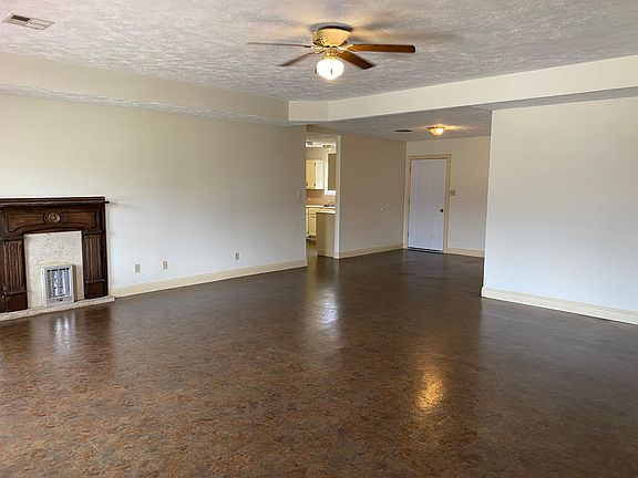 3rd image of 3710 Kerry Cir