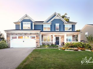 702 Amber Ridge Ave, Glen Ellyn, IL 60137