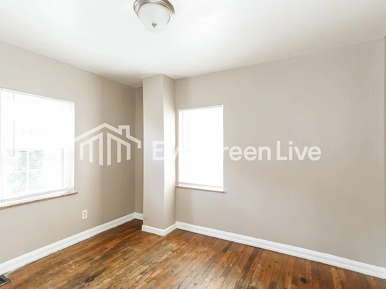 2037 Dallas Ave — Photo 10
