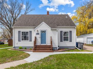 601 11th St N, Moorhead, MN 56560