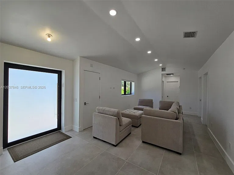 1141 Hollywood Blvd — Photo 19