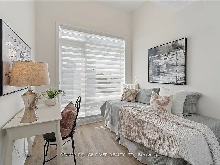 6 Esquire Way — Photo 33