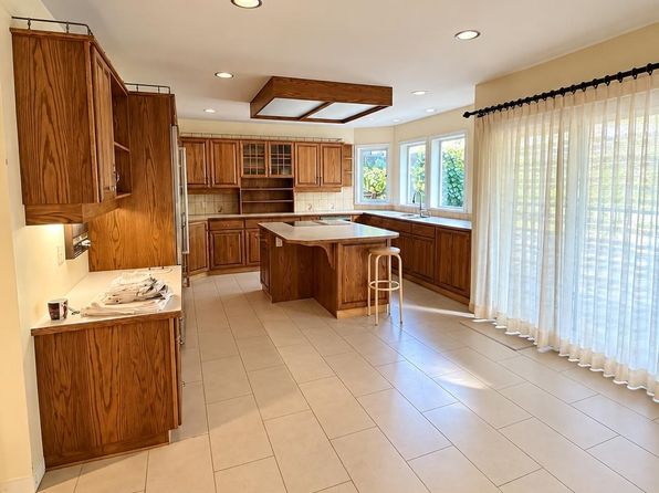 4 bedroom rental in Burnaby — photo 6