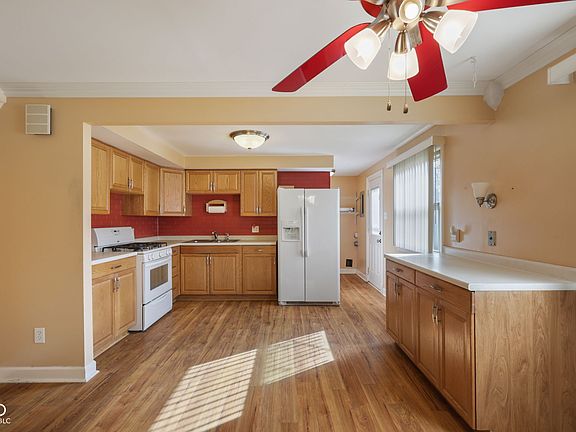 4th image of 1915 W 74th St