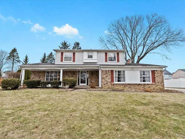860 Huntsford Dr, Troy, MI 48084