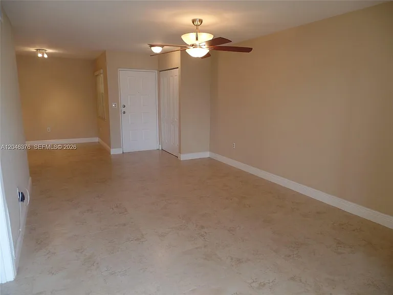 2811 N Oakland Forest Dr #205 — Photo 8