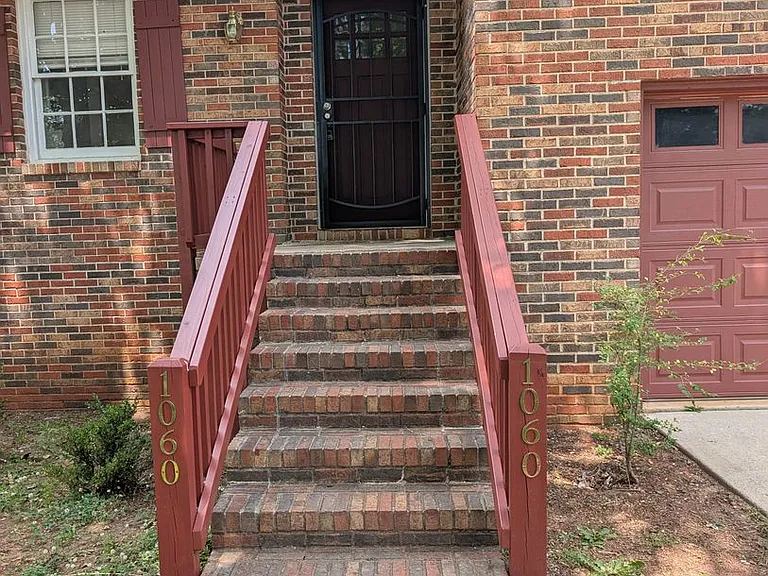 1060 Sandy Springs Rd NW — Photo 3