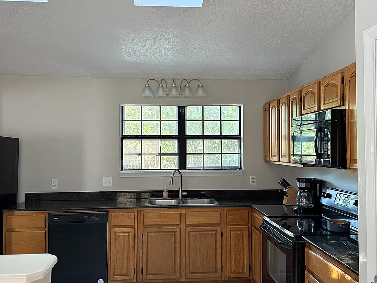 9409 Farrow Rd — Photo 6