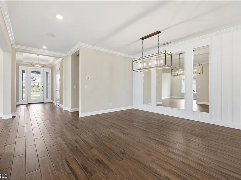 26801 Victoria Pl — Photo 3