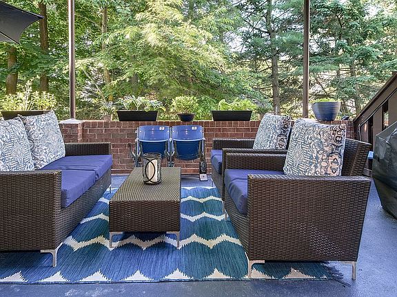 First floor Deck off LR