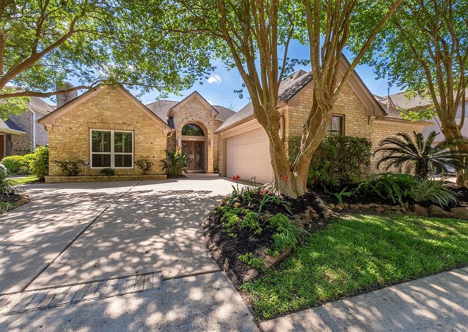 One level patio home located in Bay Oaks