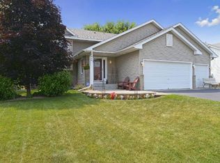 546 Myrtle Ln, Lino Lakes, MN 55014