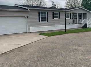 7370 Queens Ct, Alma, MI