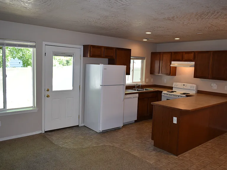 2712 N Fox Rd — Photo 3