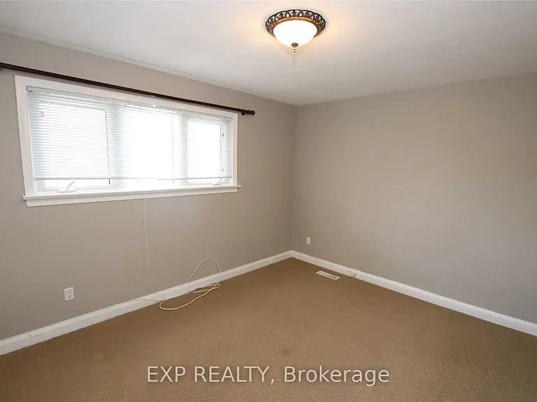805 Glengrove St — Photo 13