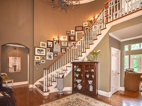 Stunning Sweeping Staircase