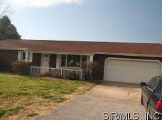 18 Rosewood Dr, Maryville, IL 62062
