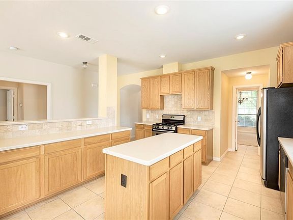5th image of 2247 Wildrose Dr