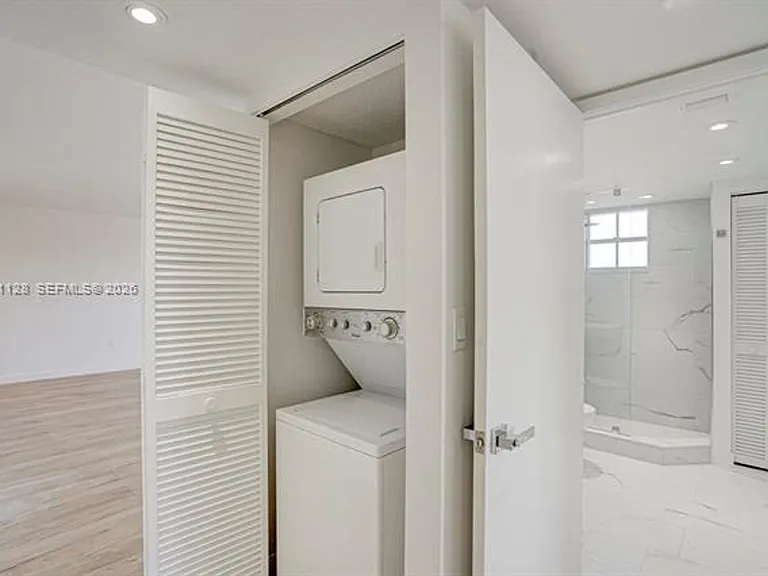 1 Alhambra Cir #601 — Photo 33