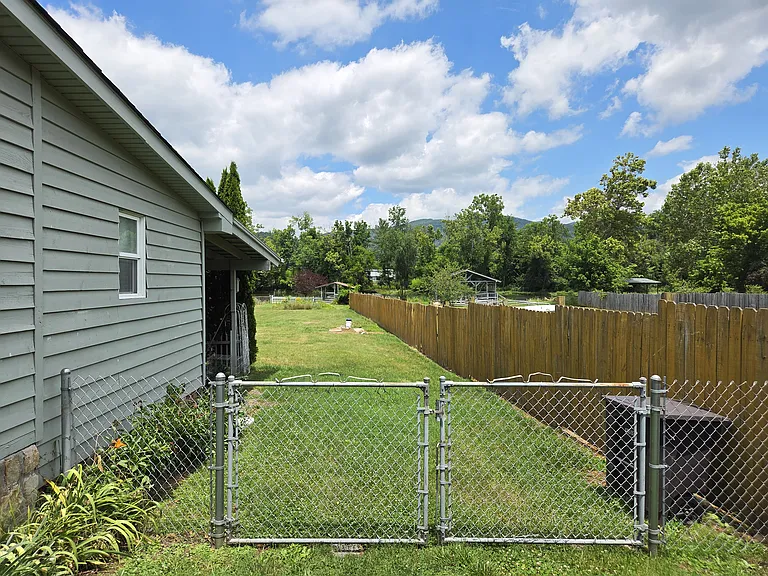 1399 Broad St — Photo 3