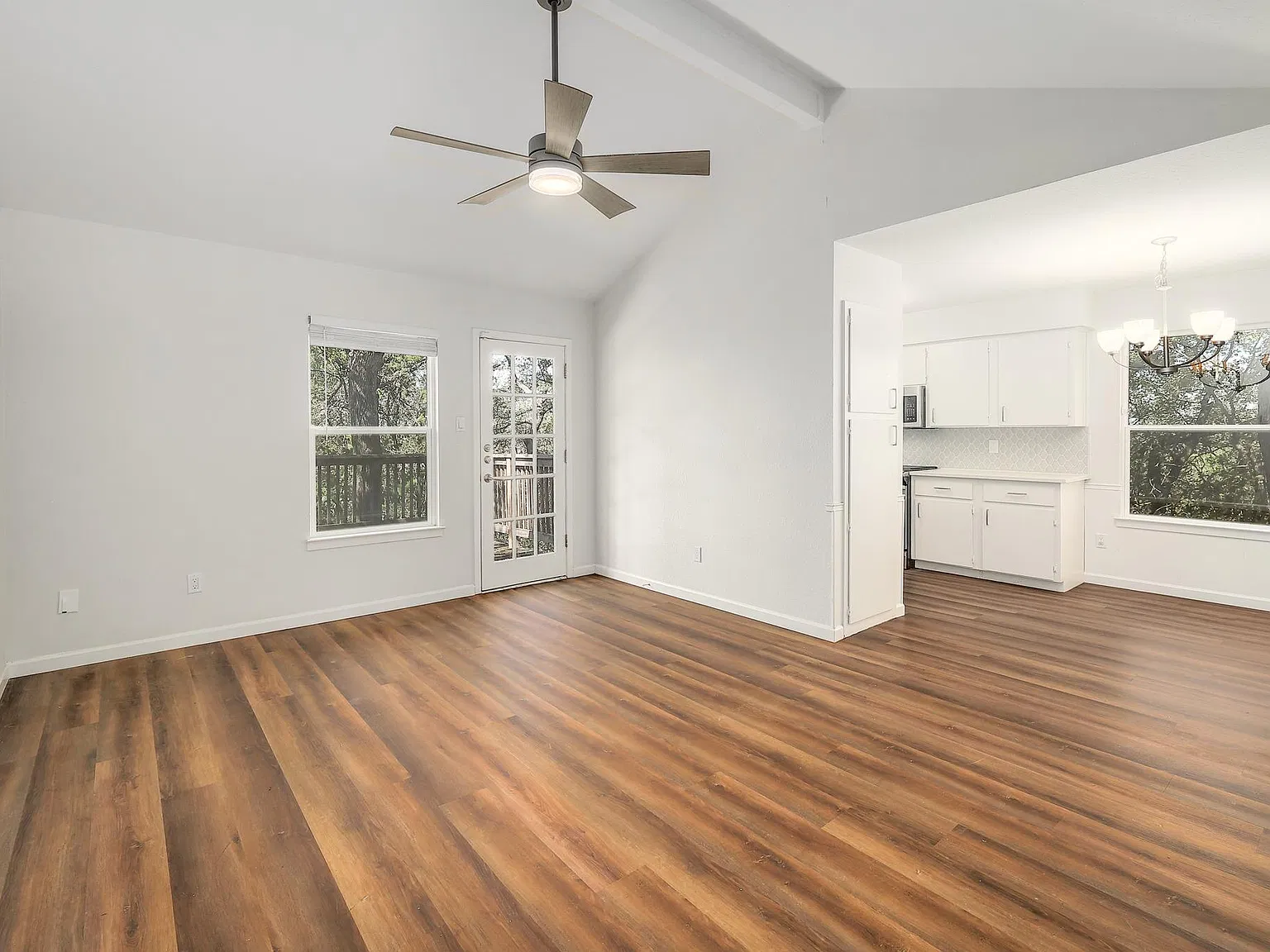 3 bed, 1.5 bath, 1010 sqft, $2,400 — Photo 3