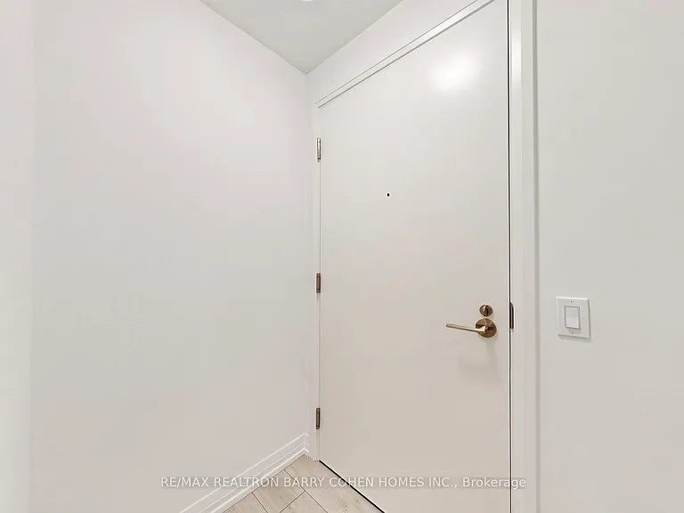 400 King St W #1922 — Photo 42