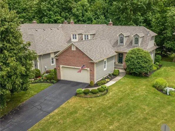 3 Hampshire Ln, Mendon, NY 14506