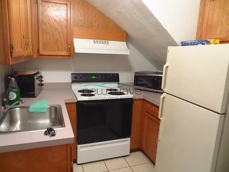 2 bed, 600 sqft, $3,800 — Photo 2
