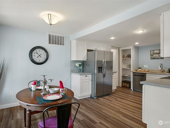 5th image of 1728 22nd Street NE