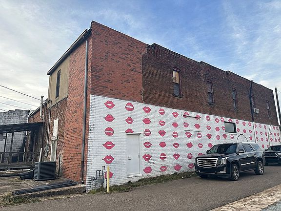5th image of 116 W Court Ave