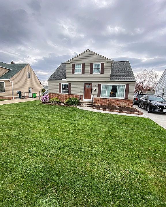 1st image of 29388 Woodway Dr