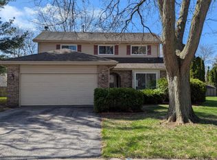 1323 Middlebury Dr, Aurora, IL 60504