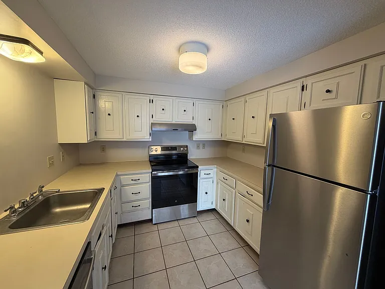 9 & 11 Oakview Dr. — Photo 4